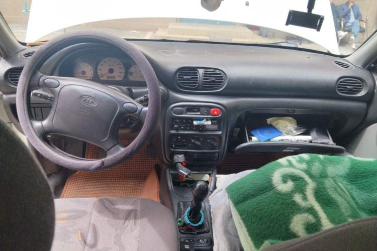 Used Kia Pride 2004 1.3L MT Center Console