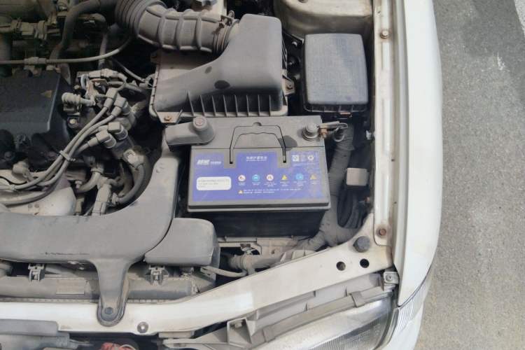 Used Kia Pride 2004 1.3L MT Engine Bay Left