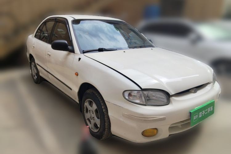 Used Kia Pride 2004 1.3L MT Front Right 45 Deg