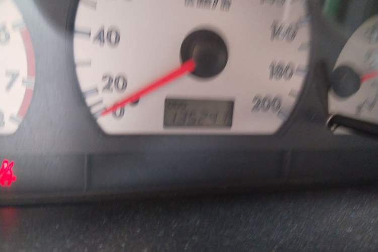 Used Kia Pride 2004 1.3L MT Odometer Close Up