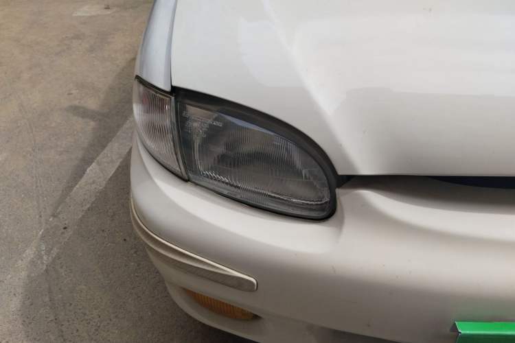 Used Kia Pride 2004 1.3L MT Right Front Headlight
