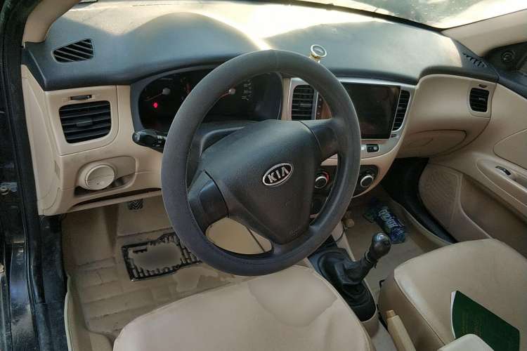 Used Kia Rio 2007 1.4L MT GL Center Console