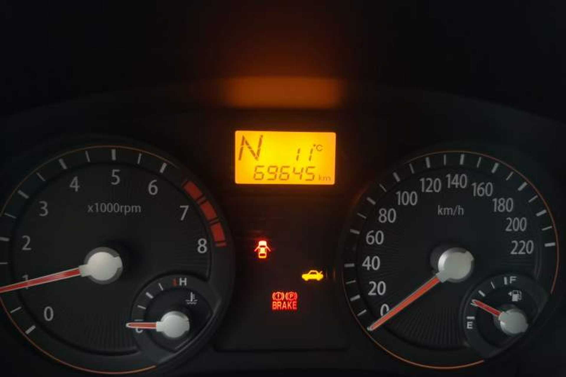Used Kia Rio 2007 1.4L AT GLS Odometer Close Up