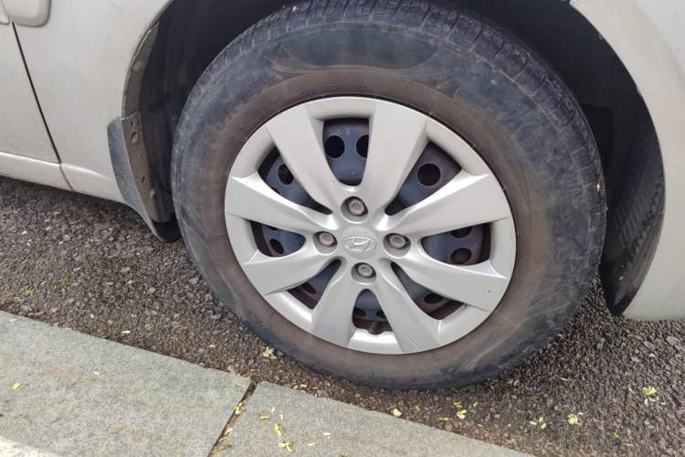 Used Kia Rio 2007 1.4L Manual Transmission Right Front Wheel Hub