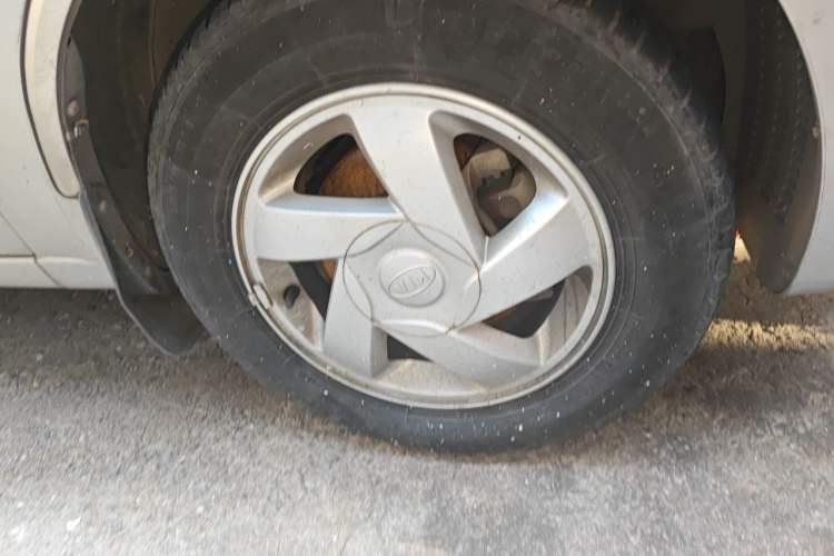 Used Kia Rio 2007 1.4L AT GLS Right Front Wheel Hub