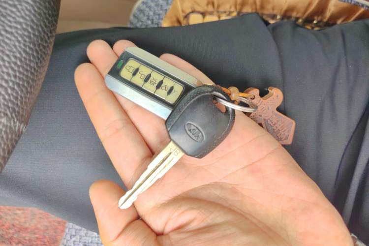 Used Kia Rio 2007 1.4L Manual Transmission Vehicle Key