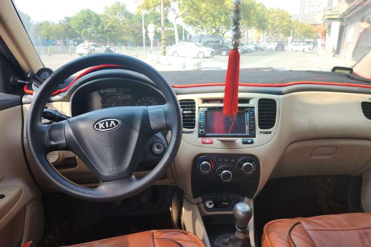 Used Kia Rio 2007 1.4L MT GL Center Console