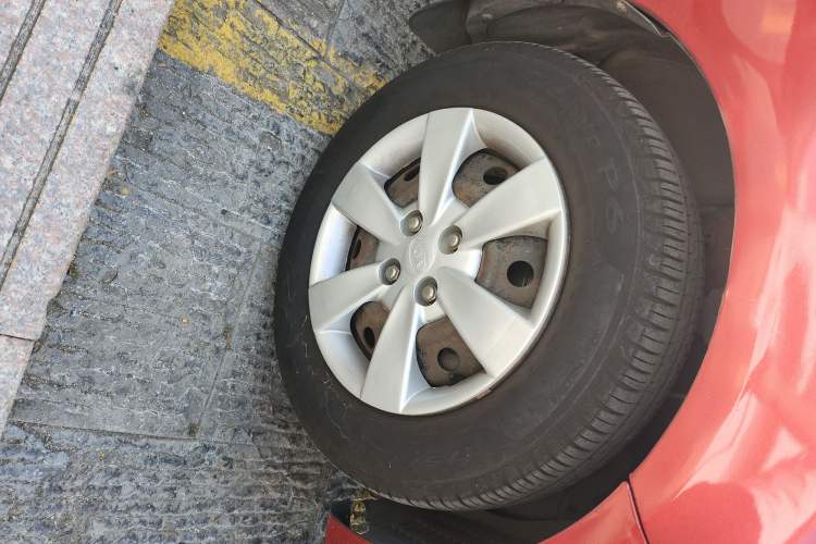 Used Kia Rio 2007 1.4L MT GL Right Front Wheel Hub