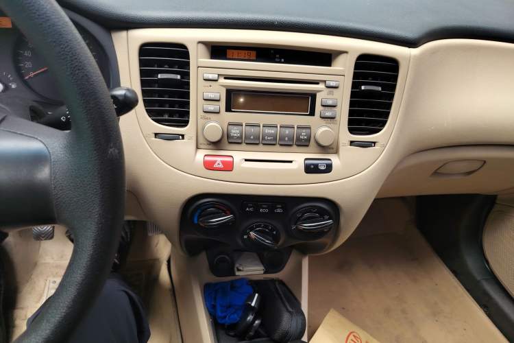 Used Kia Rio 2007 1.4L MT GLS Audio And AC Panel