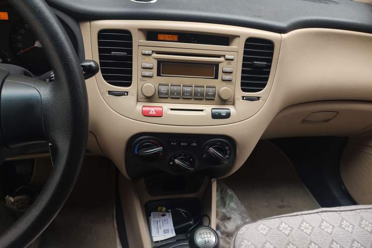 Used Kia Rio 2007 1.4L MT GL Audio And AC Panel