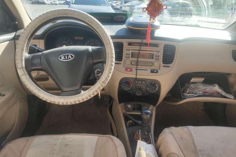 Used Kia Rio 2007 1.4L MT GL Center Console