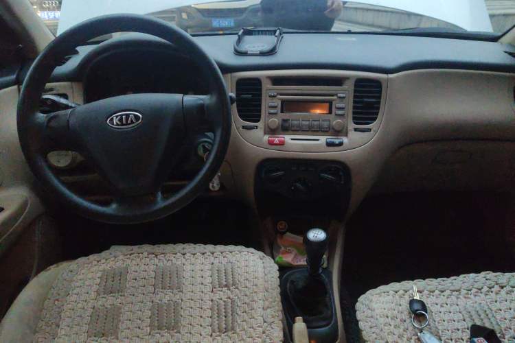Used Kia Rio 2007 1.4L MT GL Center Console