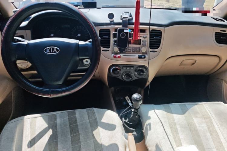 Used Kia Rio 2007 1.4L MT GL Center Console