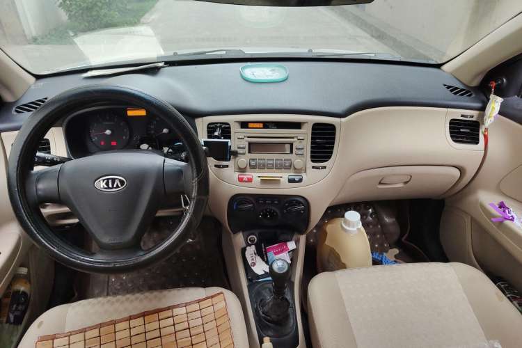 Used Kia Rio 2007 1.4L MT GL Center Console