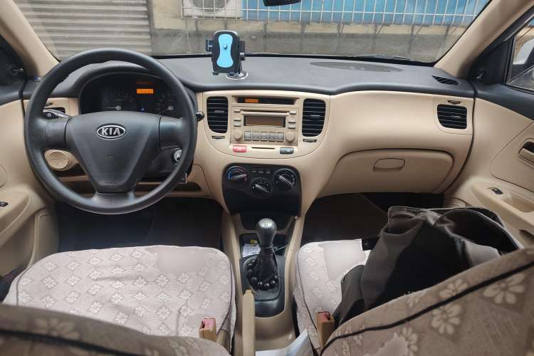 Used Kia Rio 2007 1.4L MT GL Center Console