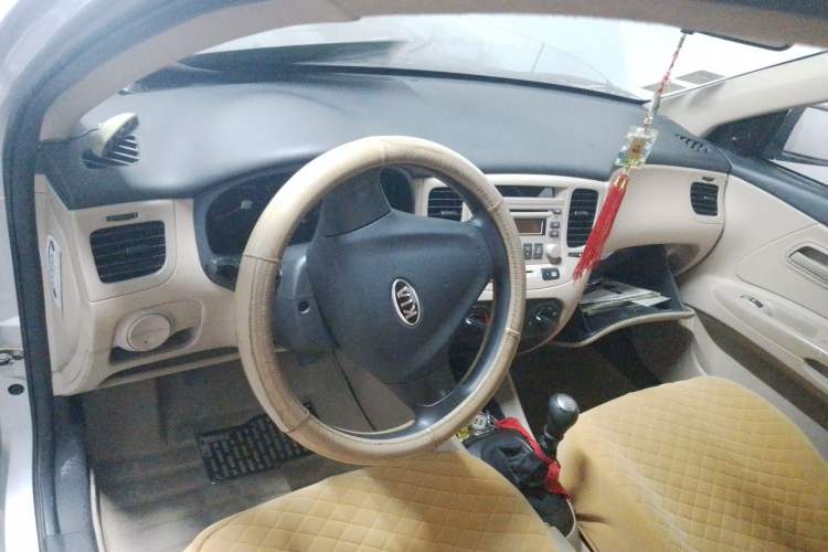 Used Kia Rio 2007 1.4L MT GL Center Console