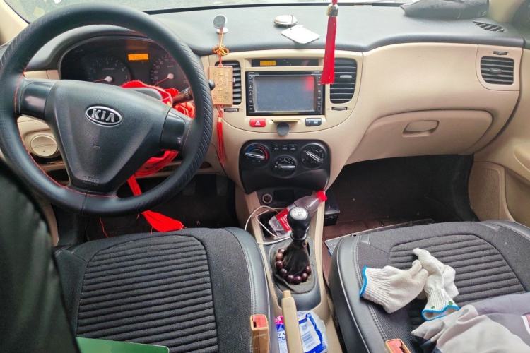 Used Kia Rio 2007 1.4L MT GL Center Console