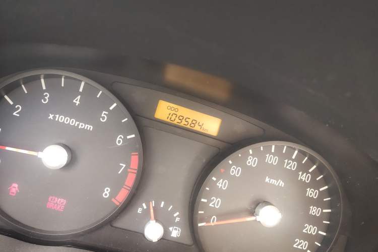 Used Kia Rio 2007 1.4L MT GL Odometer Close Up