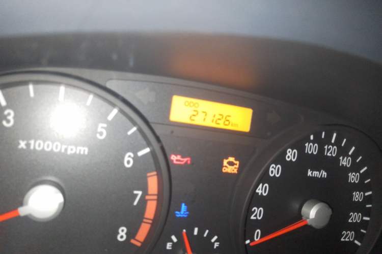 Used Kia Rio 2007 1.4L MT GL Odometer Close Up