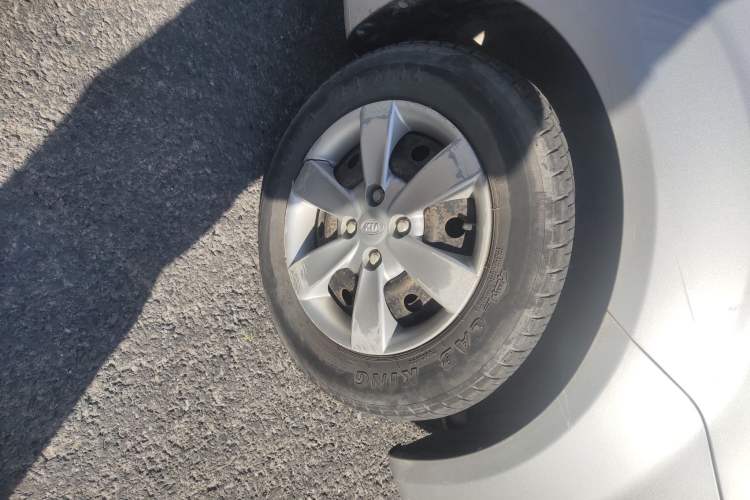 Used Kia Rio 2007 1.4L MT GL Right Front Wheel Hub