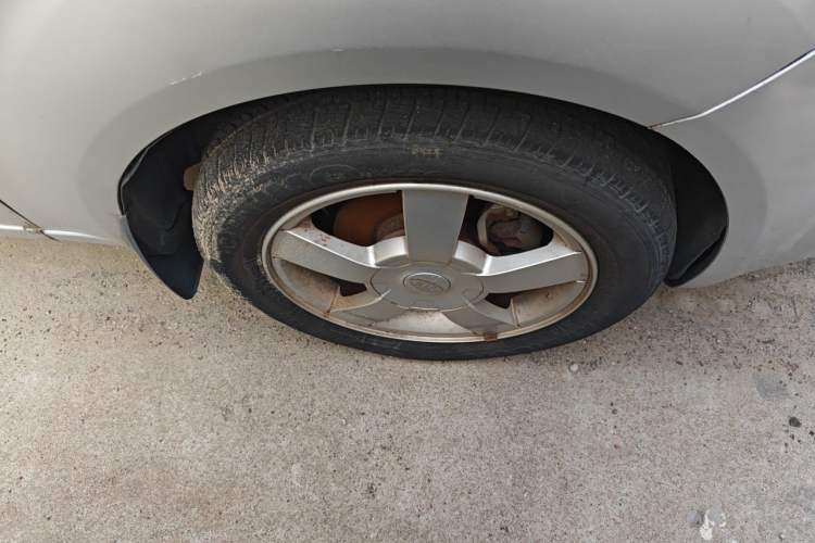 Used Kia Rio 2007 1.6L MT GLS Right Front Wheel Hub
