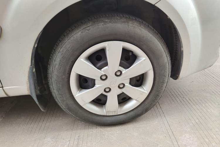 Used Kia Rio 2007 1.4L MT GL Right Front Wheel Hub