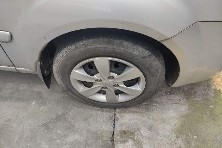 Used Kia Rio 2007 1.4L MT GL Right Front Wheel Hub