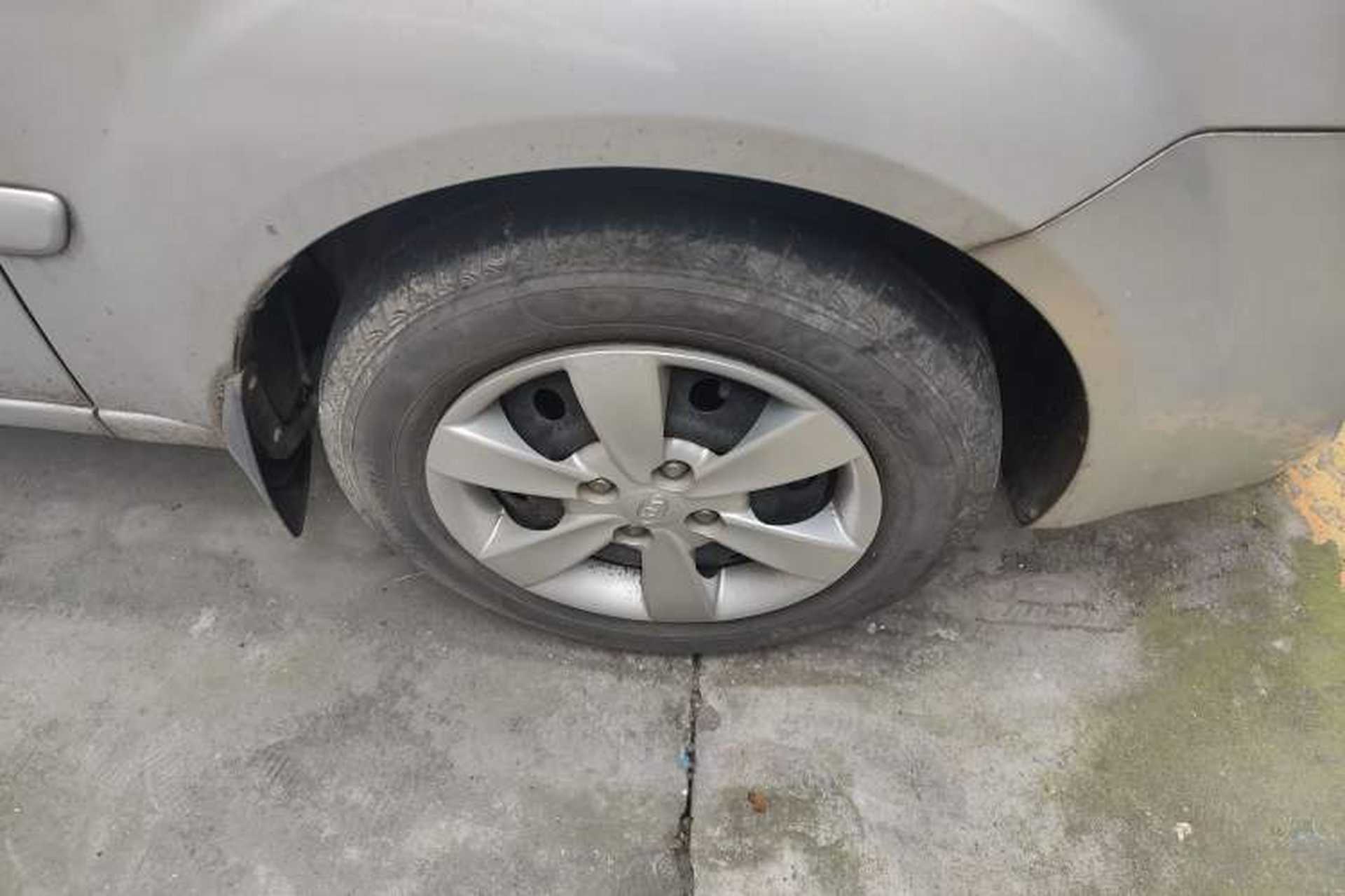 Used Kia Rio 2007 1.4L MT GL Right Front Wheel Hub