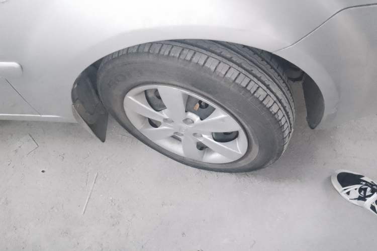 Used Kia Rio 2007 1.4L MT GL Right Front Wheel Hub