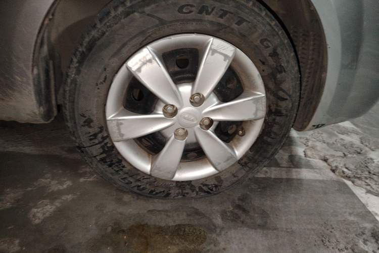 Used Kia Rio 2007 1.4L MT GL Right Front Wheel Hub