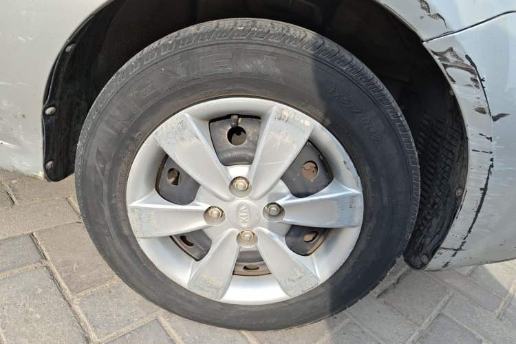 Used Kia Rio 2007 1.4L MT GL Right Front Wheel Hub