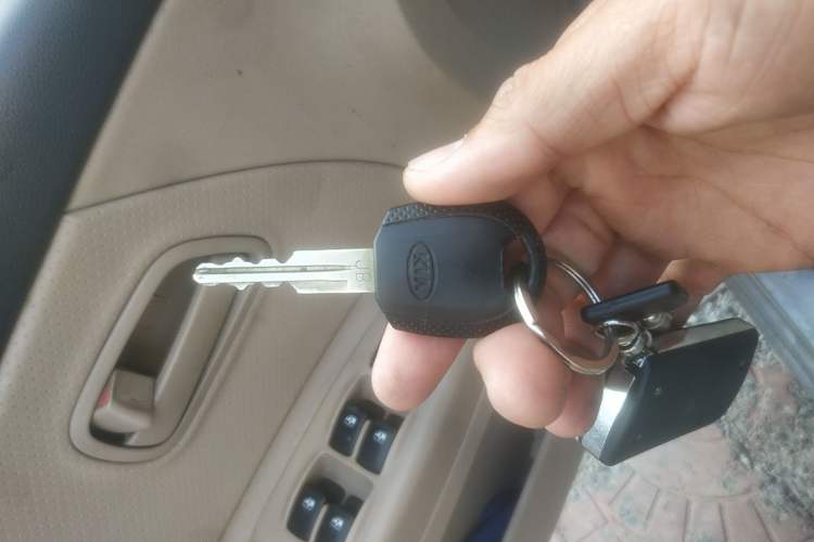 Used Kia Rio 2007 1.4L Manual Transmission Vehicle Key