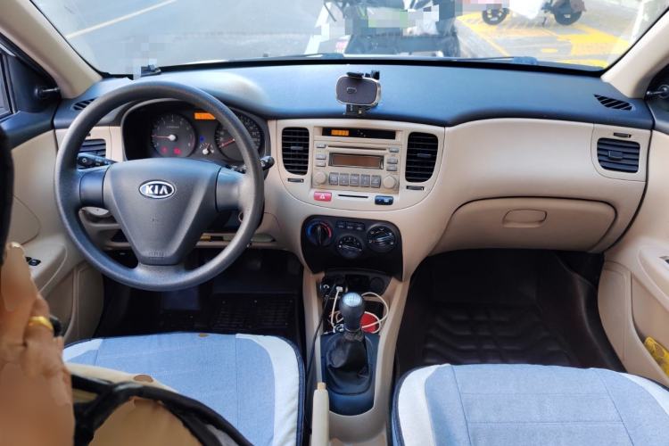 Used Kia Rio 2007 1.4L MT GL Center Console