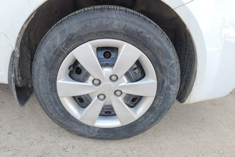 Used Kia Rio 2007 1.4L MT GL Right Front Wheel Hub