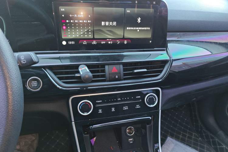 Used Kia Seltos 2023 1.5L CVT Luxury Edition Audio And AC Panel