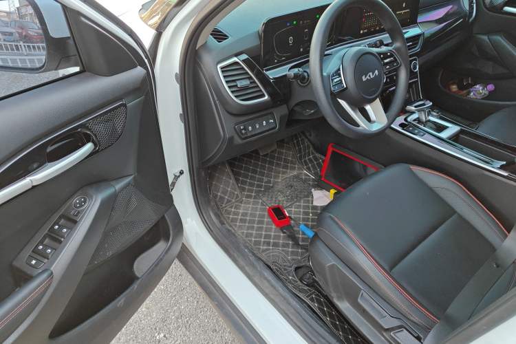 Used Kia Seltos 2023 1.5L CVT Luxury Edition Driver Seat