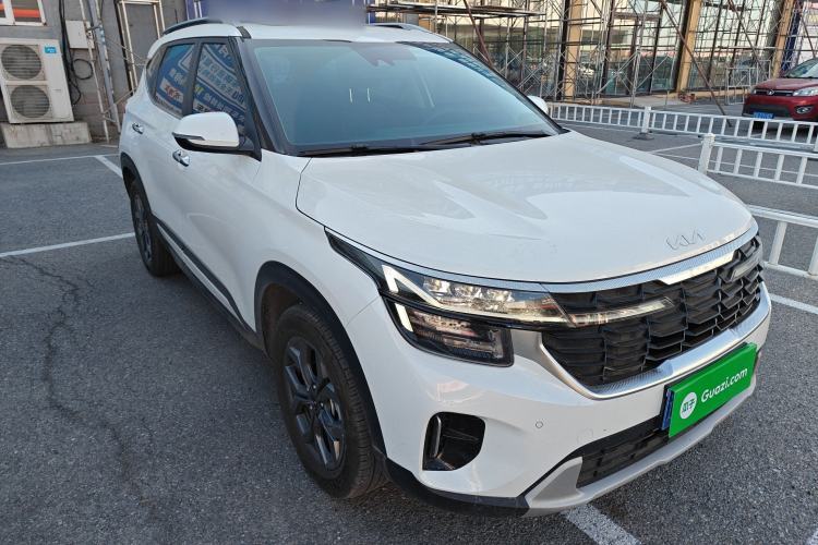 Used Kia Seltos 2023 1.5L CVT Luxury Edition Front Right 45 Deg