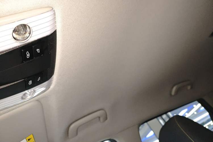 Used Kia Seltos 2023 1.5L CVT Comfort Edition Headliner