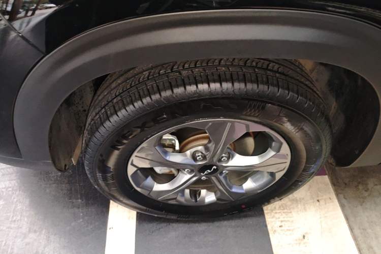 Used Kia Seltos 2023 1.5L CVT Comfort Edition Left Front Wheel Hub