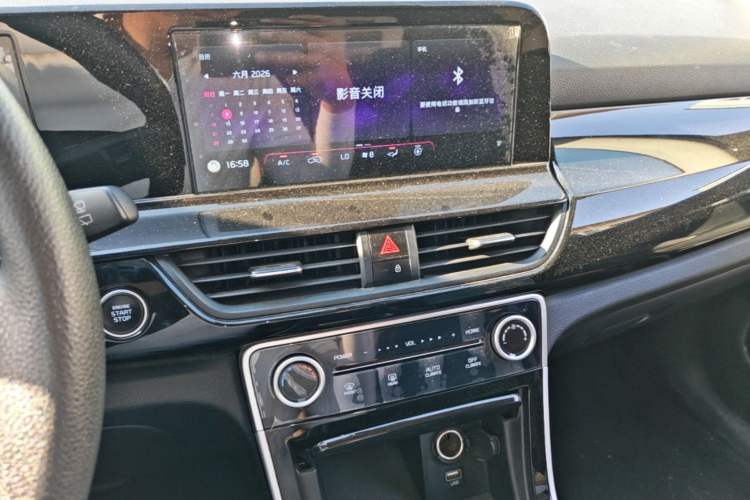 Used Kia Seltos 2023 1.5L CVT Luxury Edition Audio And AC Panel