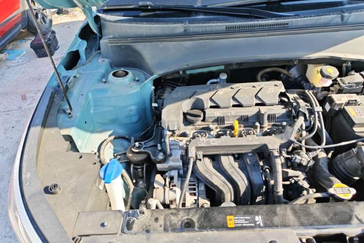 Used Kia Seltos 2023 1.5L CVT Luxury Edition Engine Bay Right