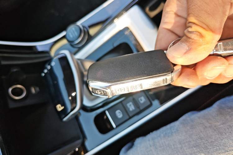 Used Kia Seltos 2023 1.5L CVT Luxury Edition Vehicle Key