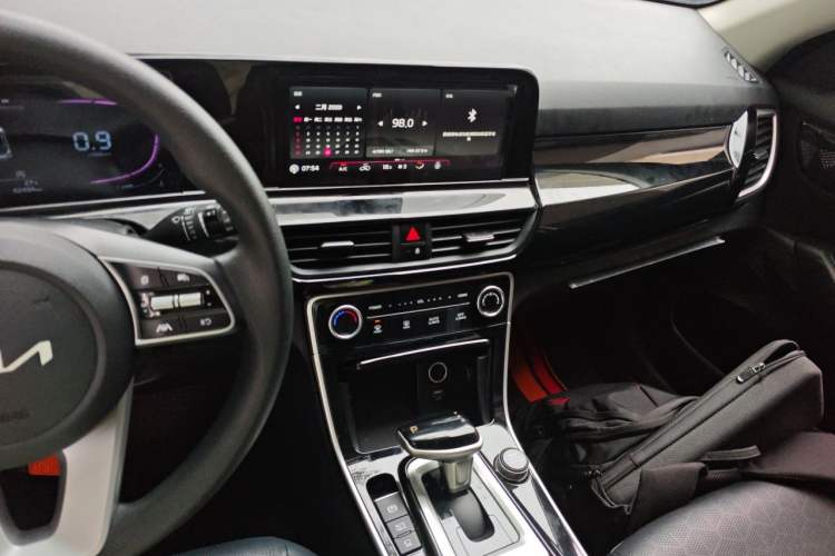 Used Kia Seltos 2023 1.5L CVT Luxury Edition Audio And AC Panel