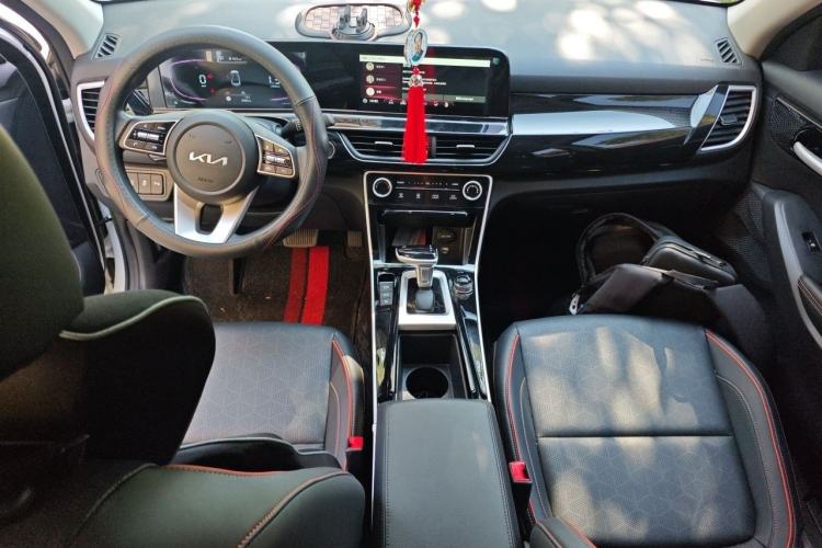 Used Kia Seltos 2023 1.5L CVT Luxury Edition Interior 2