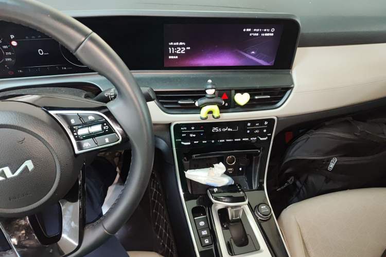 Used Kia Seltos 2023 1.5L CVT Luxury Edition Audio And AC Panel