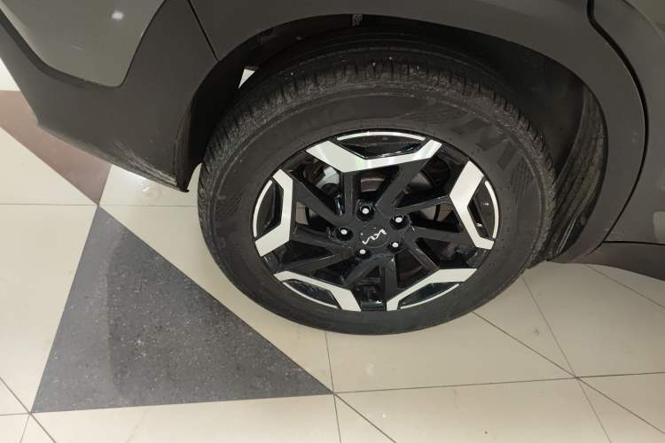 Used Kia Seltos 2023 1.5L CVT Luxury Edition Exterior 8