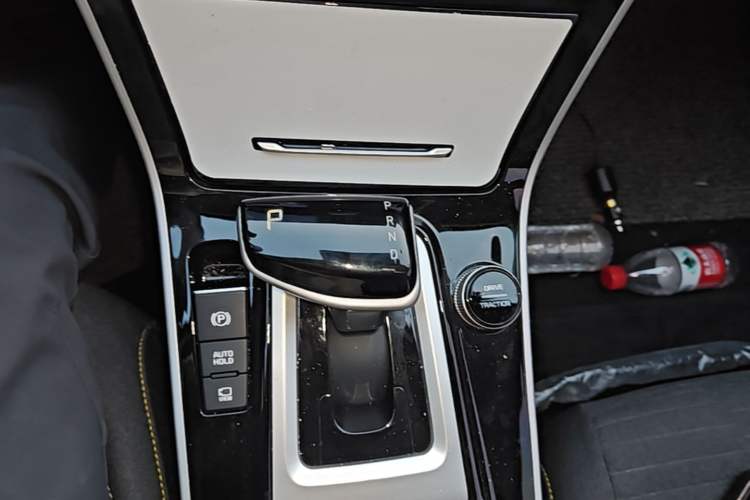 Used Kia Seltos 2023 1.5L CVT Comfort Edition Gear Lever