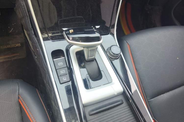 Used Kia Seltos 2023 1.5L CVT Luxury Edition Gear Lever