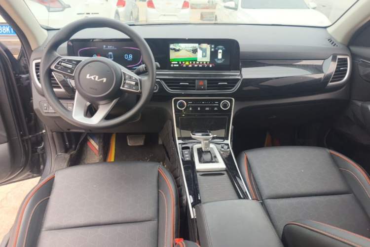 Used Kia Seltos 2023 1.5L CVT Luxury Edition Interior 2
