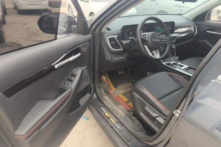 Used Kia Seltos 2023 1.5L CVT Luxury Edition Interior 3